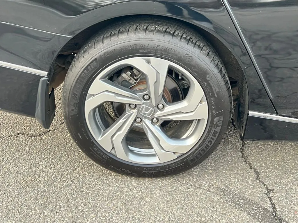 Honda Accord photo 35