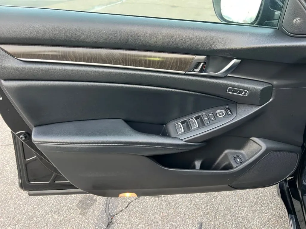 Honda Accord photo 26