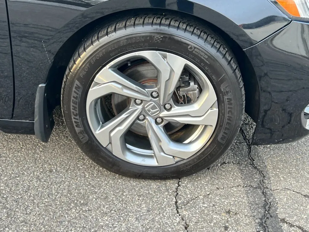 Honda Accord photo 33