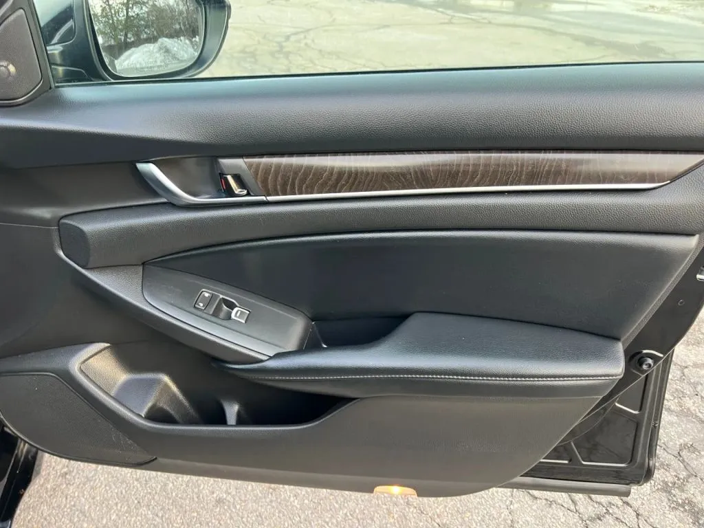 Honda Accord photo 18