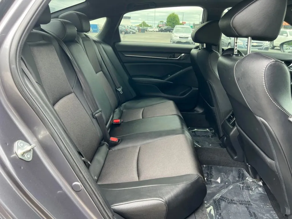 Honda Accord photo 17
