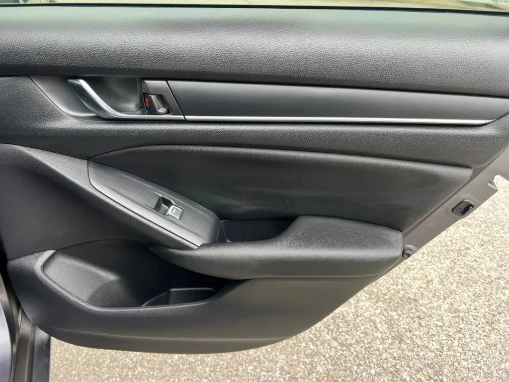 Honda Accord photo 19