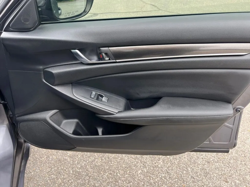 Honda Accord photo 16