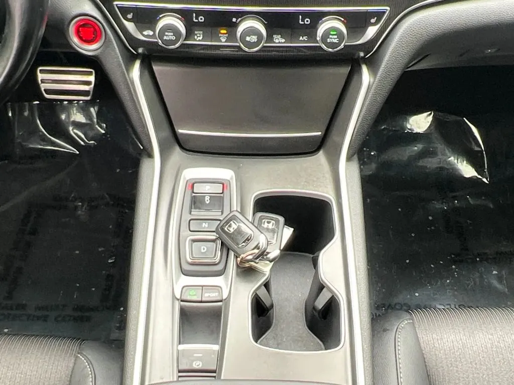 Honda Accord photo 12