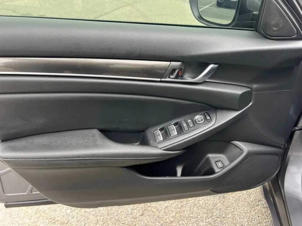 Honda Accord photo 24