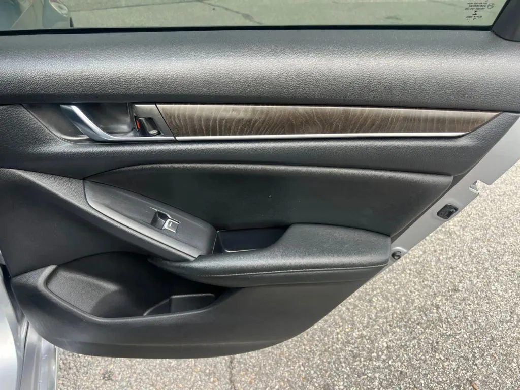 Honda Accord photo 20