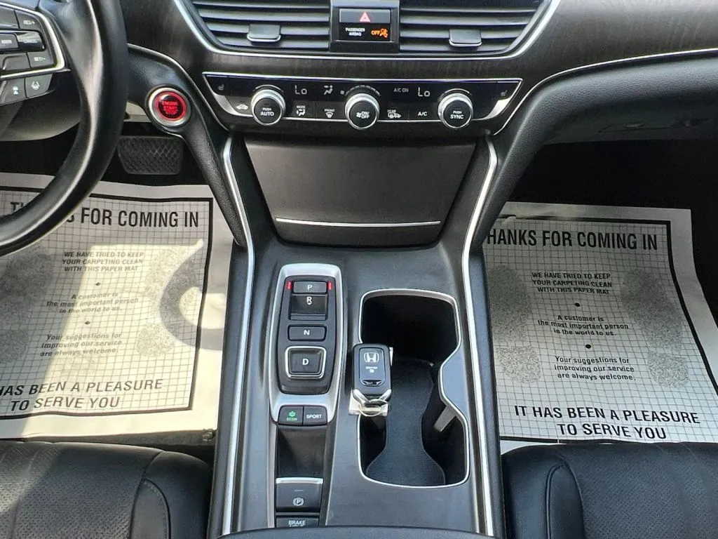 Honda Accord photo 11
