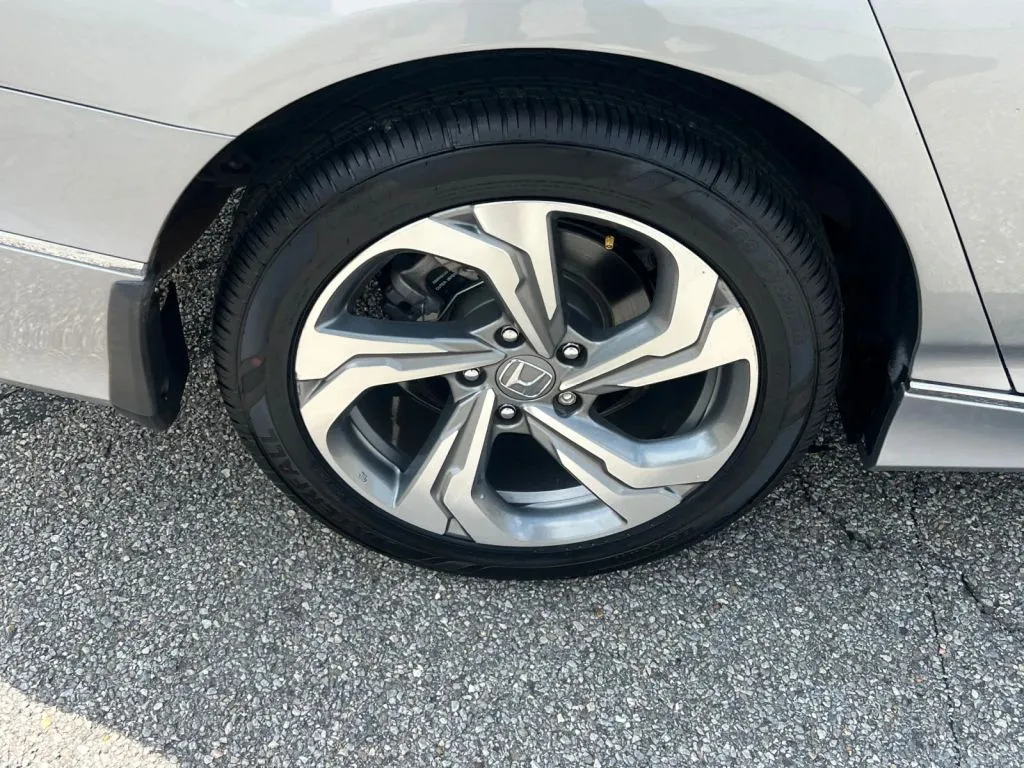 Honda Accord photo 32