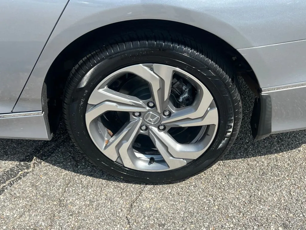 Honda Accord photo 35