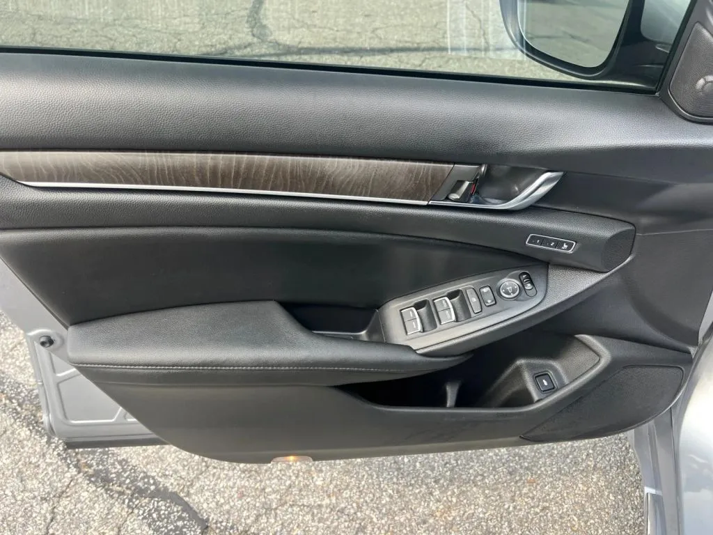 Honda Accord photo 26