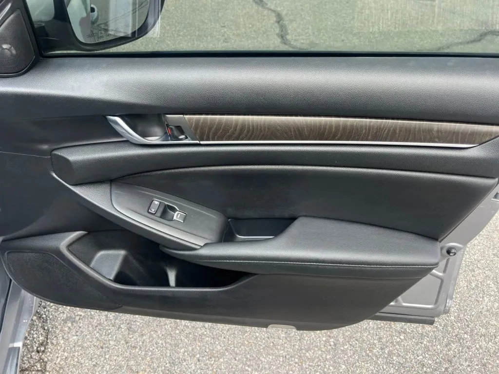 Honda Accord photo 17