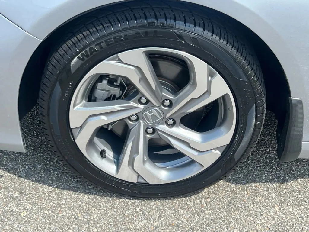 Honda Accord photo 27