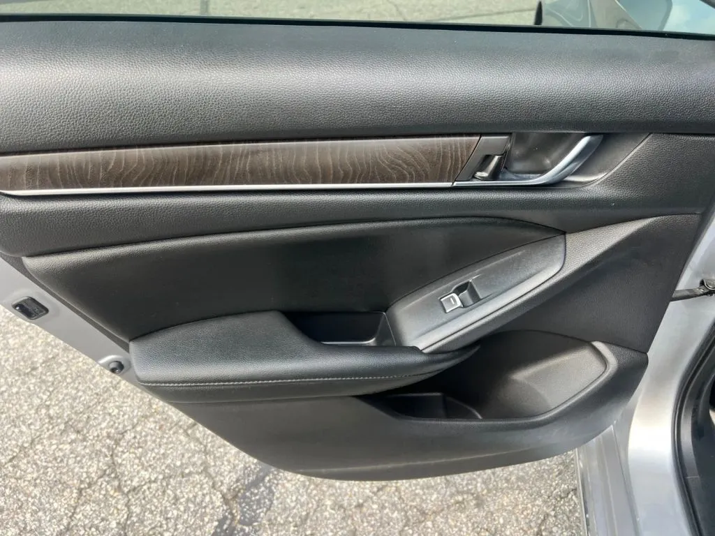 Honda Accord photo 23