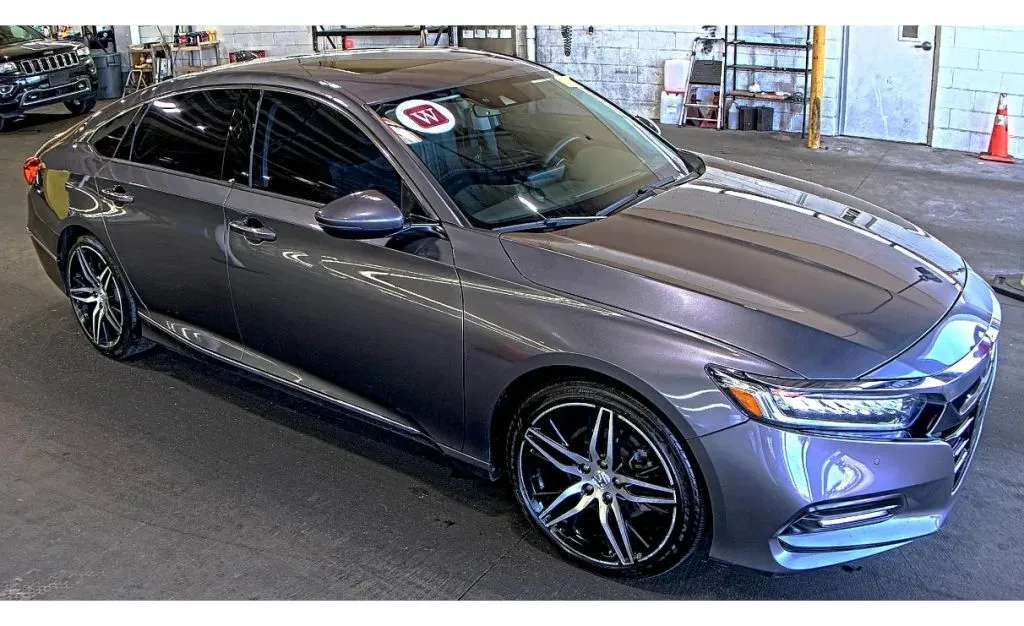 2019 Honda Accord 2.0T Touring Auto's photo