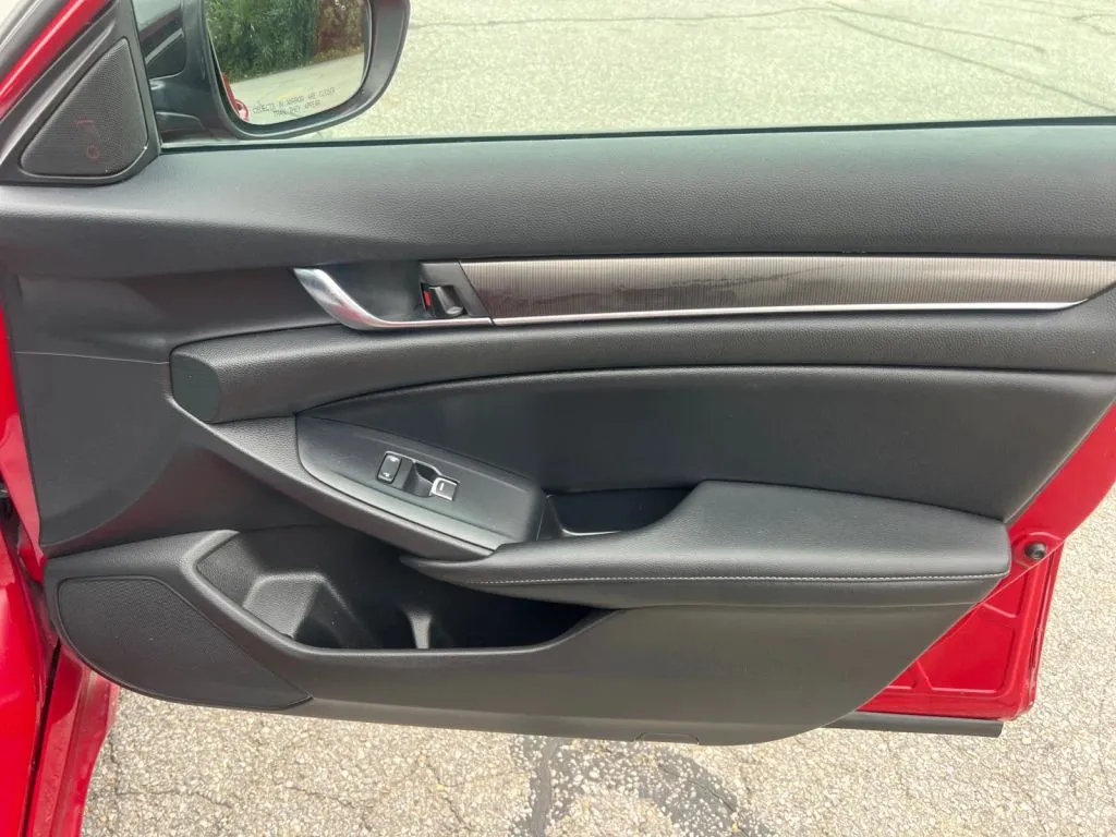 Honda Accord photo 16