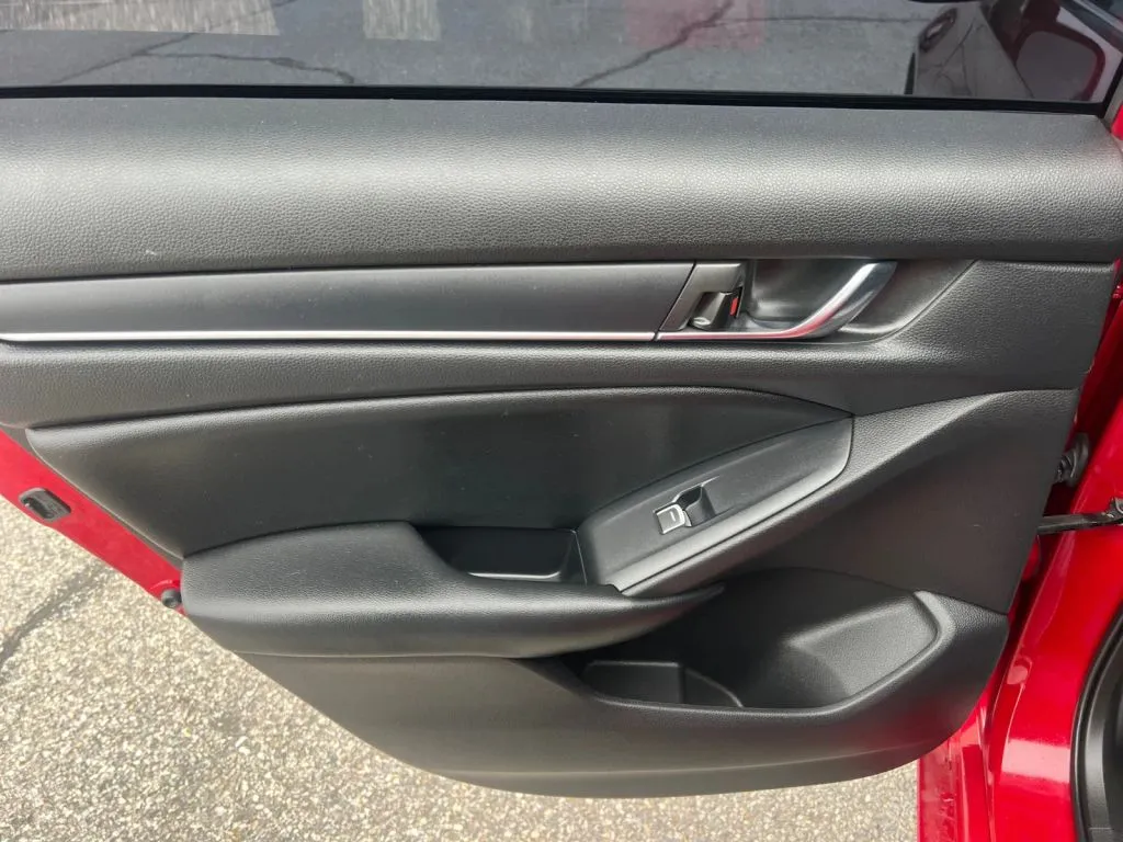 Honda Accord photo 20