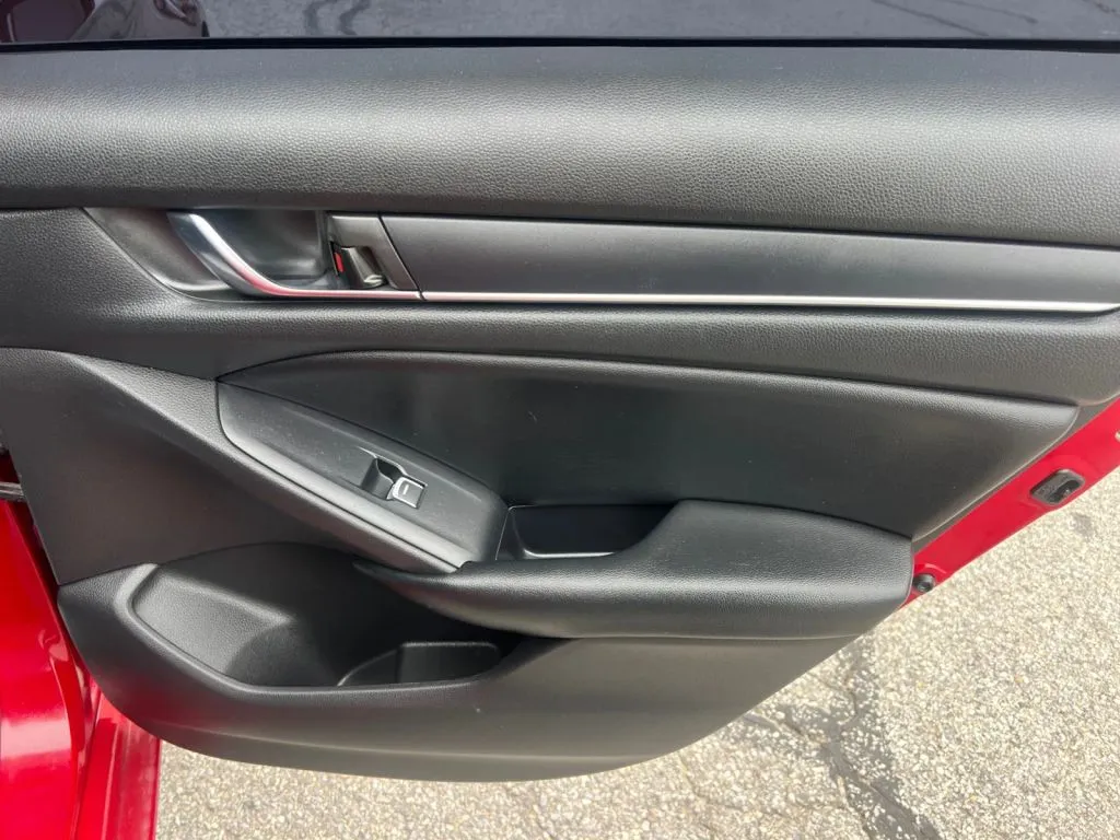 Honda Accord photo 17