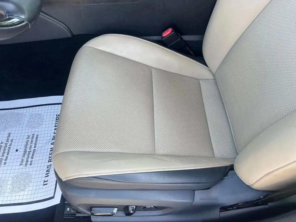 Lexus ES photo 23