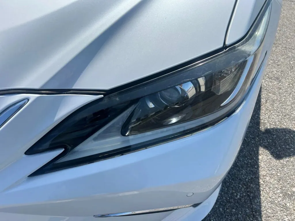Lexus ES photo 30