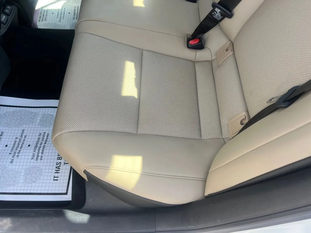 Lexus ES photo 21