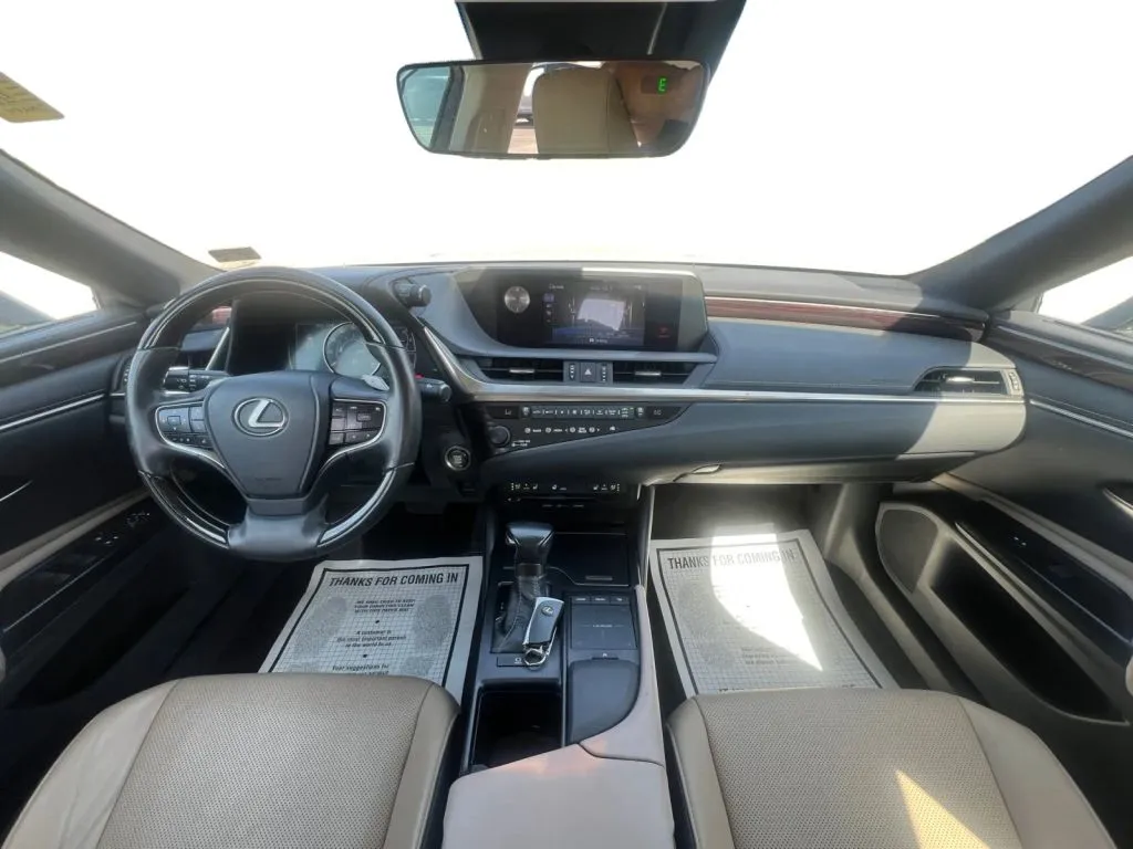 Lexus ES photo 9