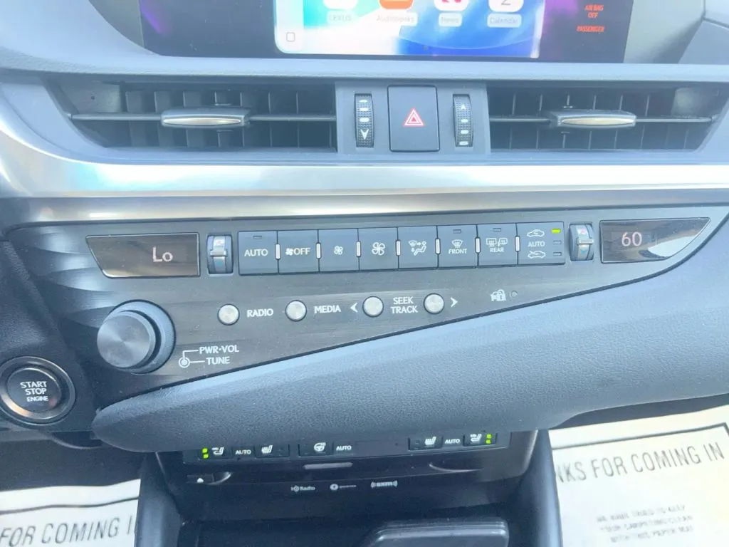 Lexus ES photo 39