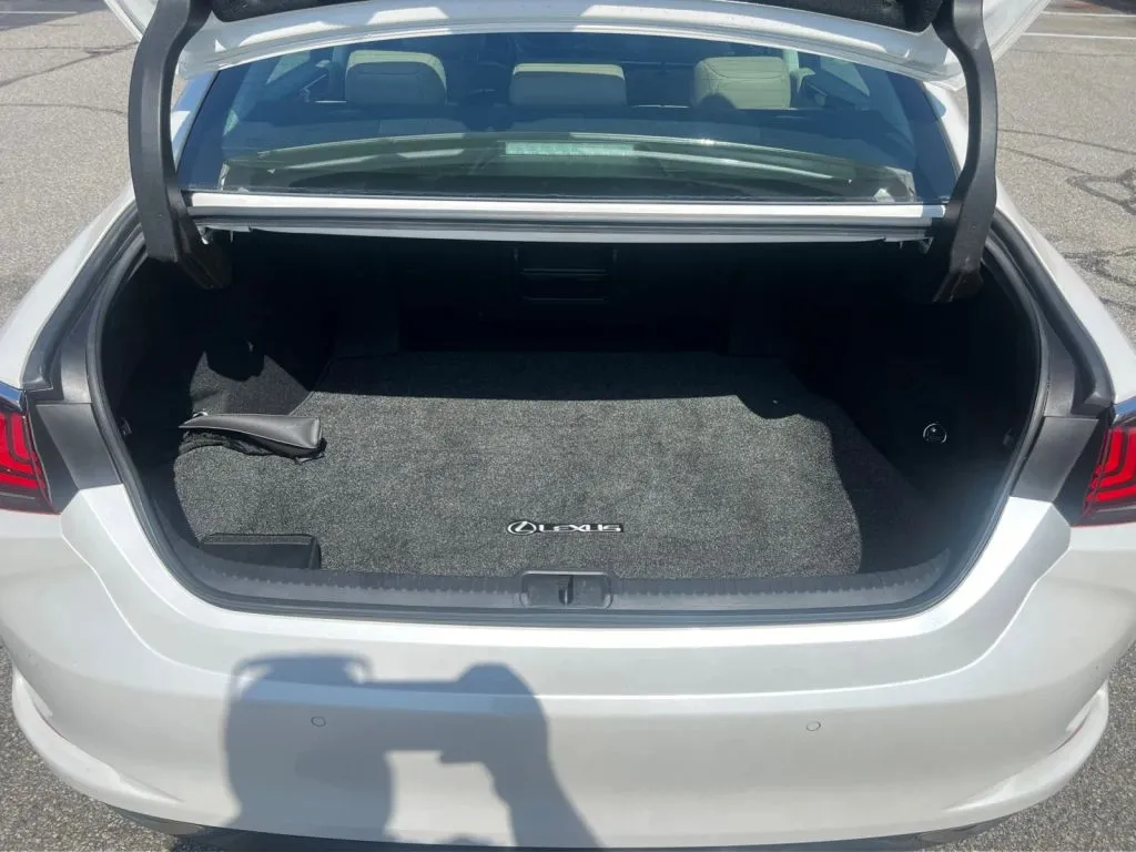 Lexus ES photo 20