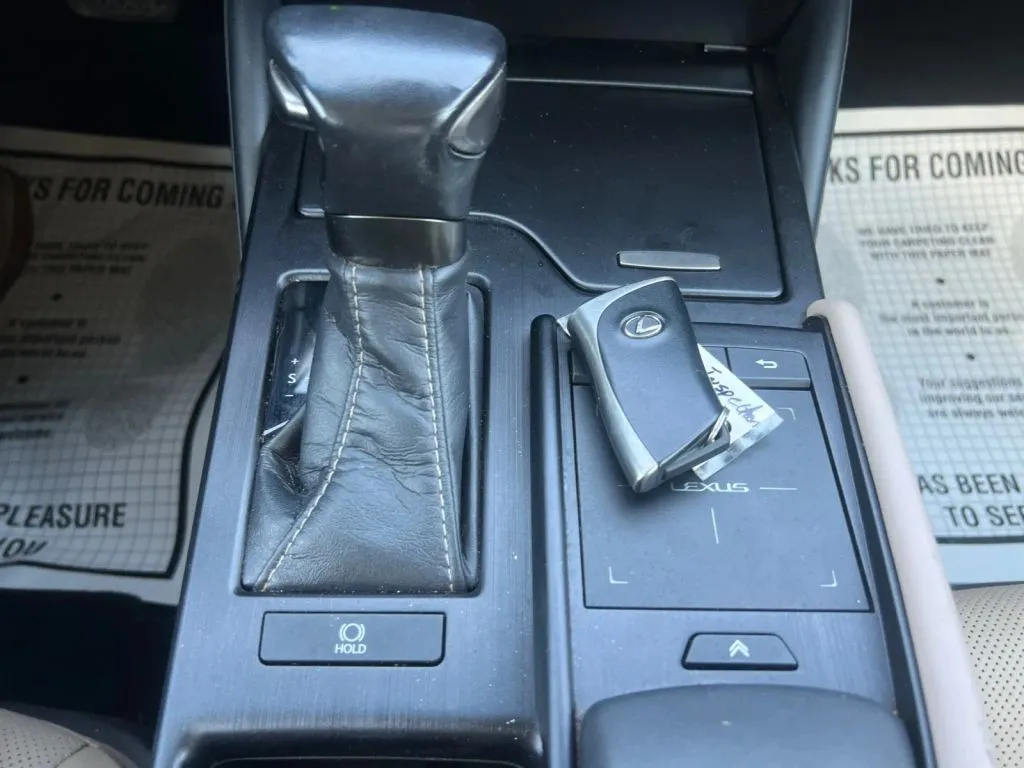 Lexus ES photo 40