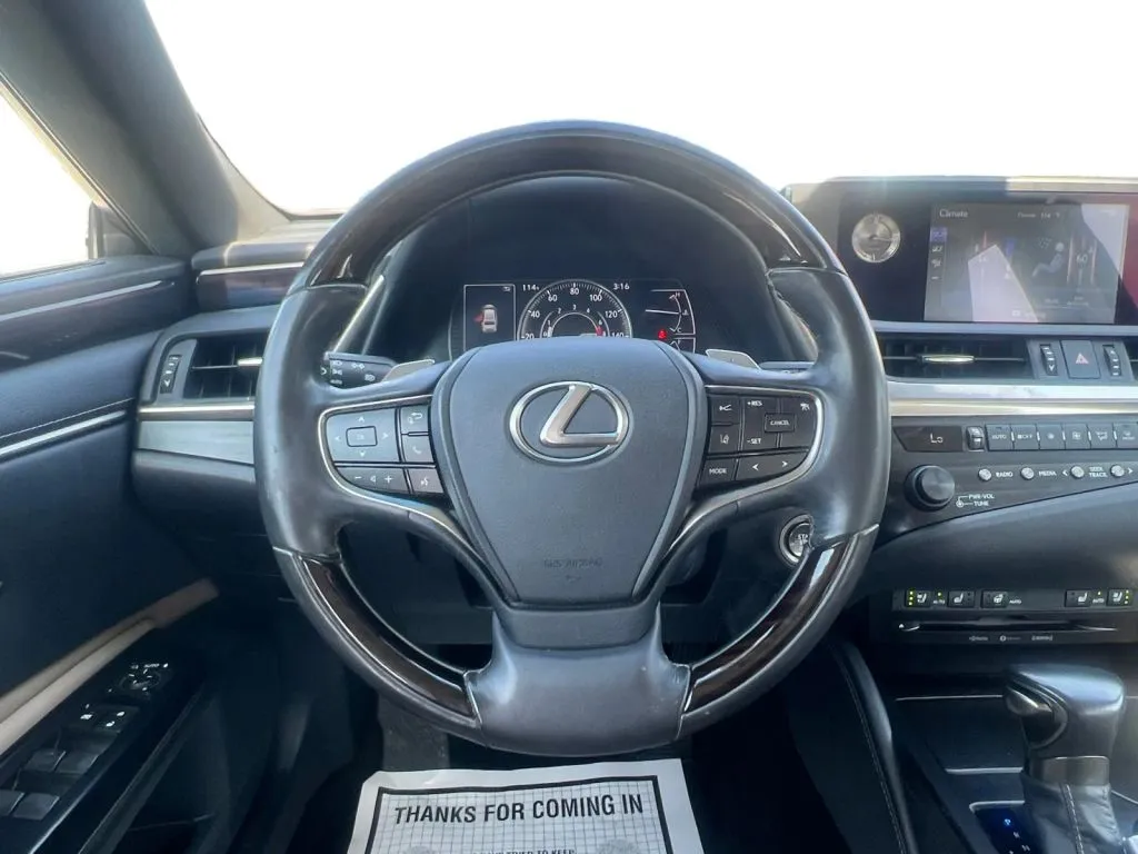 Lexus ES photo 11