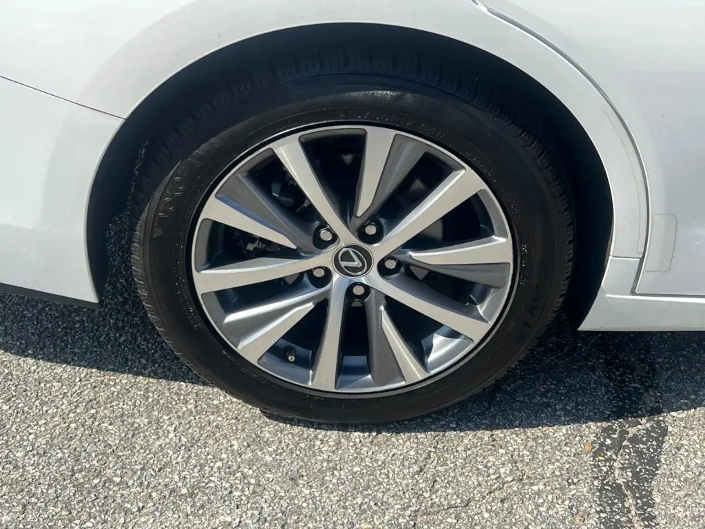 Lexus ES photo 34