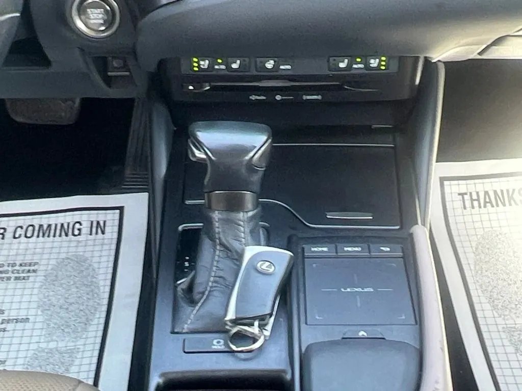 Lexus ES photo 10