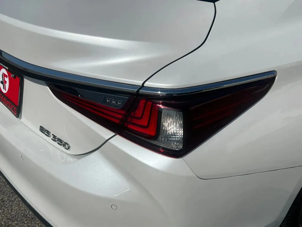 Lexus ES photo 35