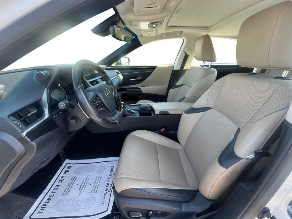 Lexus ES photo 8