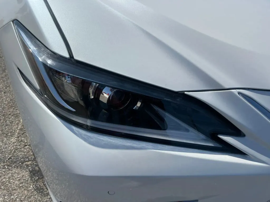 Lexus ES photo 31