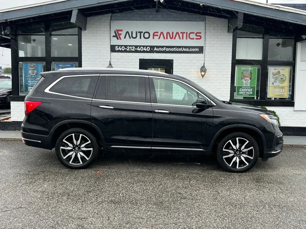 Black 2019 Honda Pilot Touring Sport Utility 4D for sale in Fredericksburg, VA
