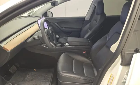 More photos of 2021 Tesla Model Y Long Range Sport Utility 4D at Auto Fanatics, VA