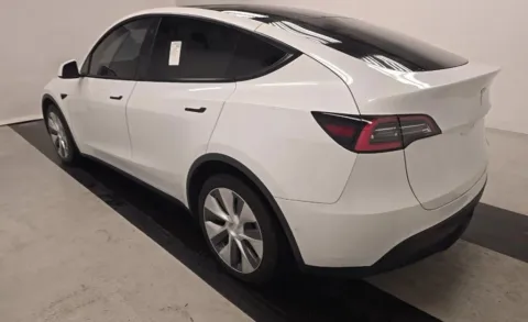 More photos of 2021 Tesla Model Y Long Range Sport Utility 4D at Auto Fanatics, VA