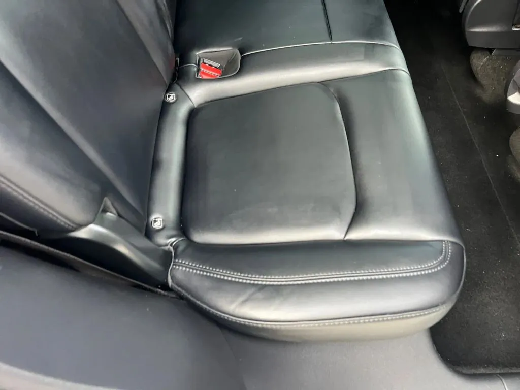 Tesla Model Y photo 19
