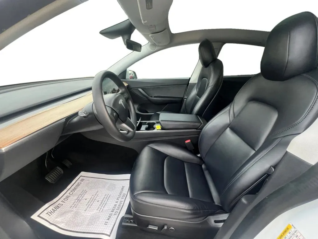 Tesla Model Y photo 10