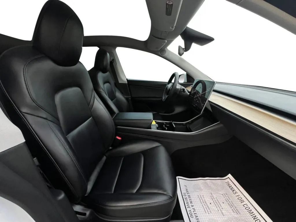 Tesla Model Y photo 14