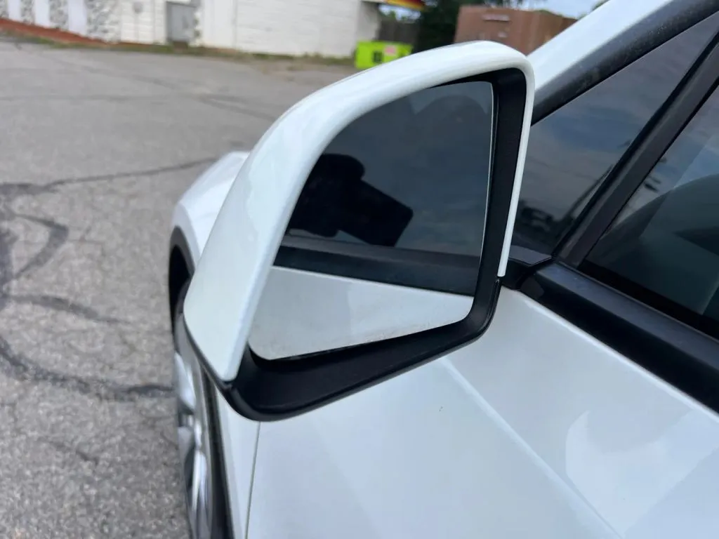 Tesla Model Y photo 30