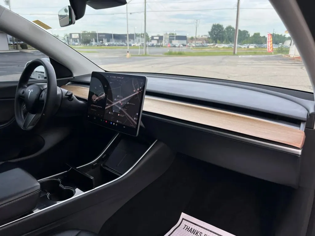 Tesla Model Y photo 16