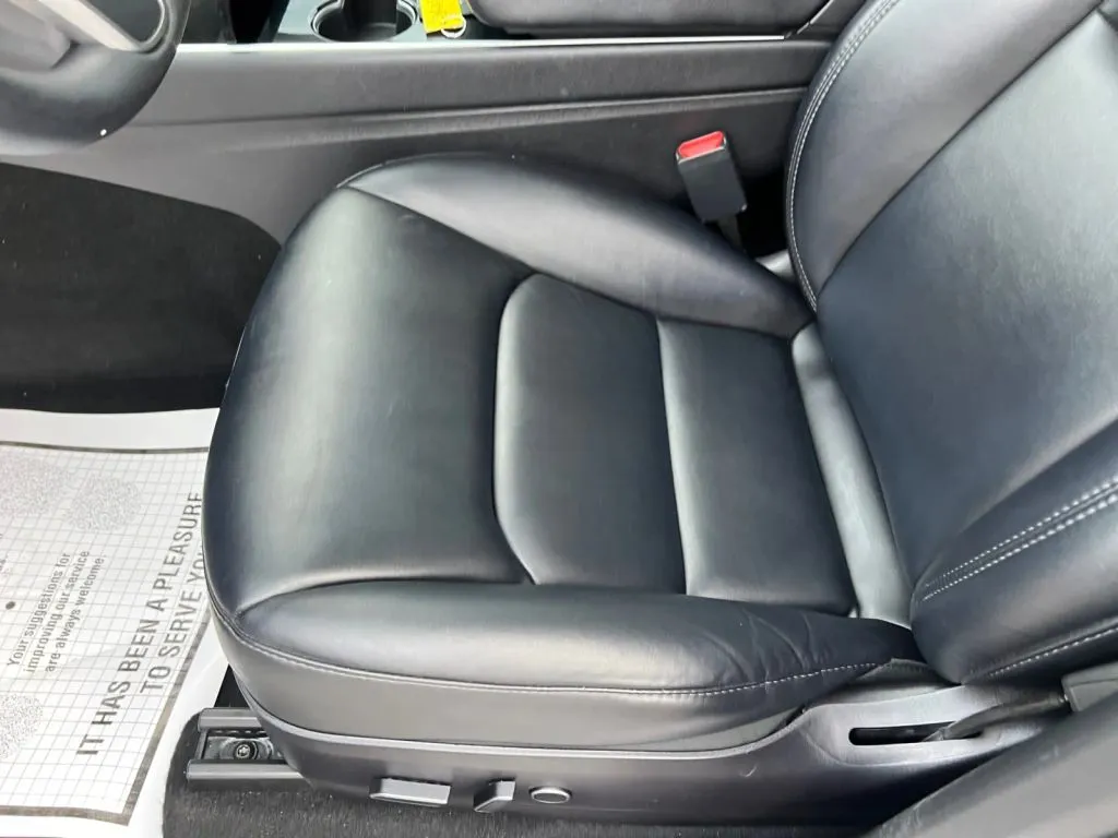 Tesla Model Y photo 25