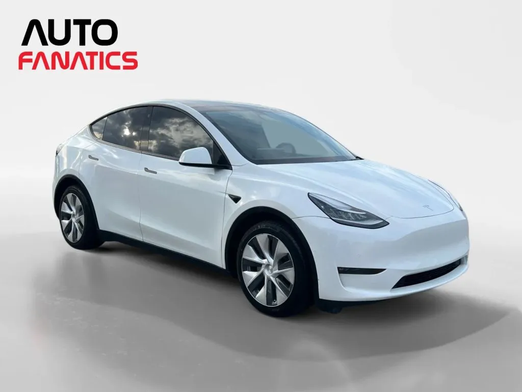 Tesla Model Y photo 8