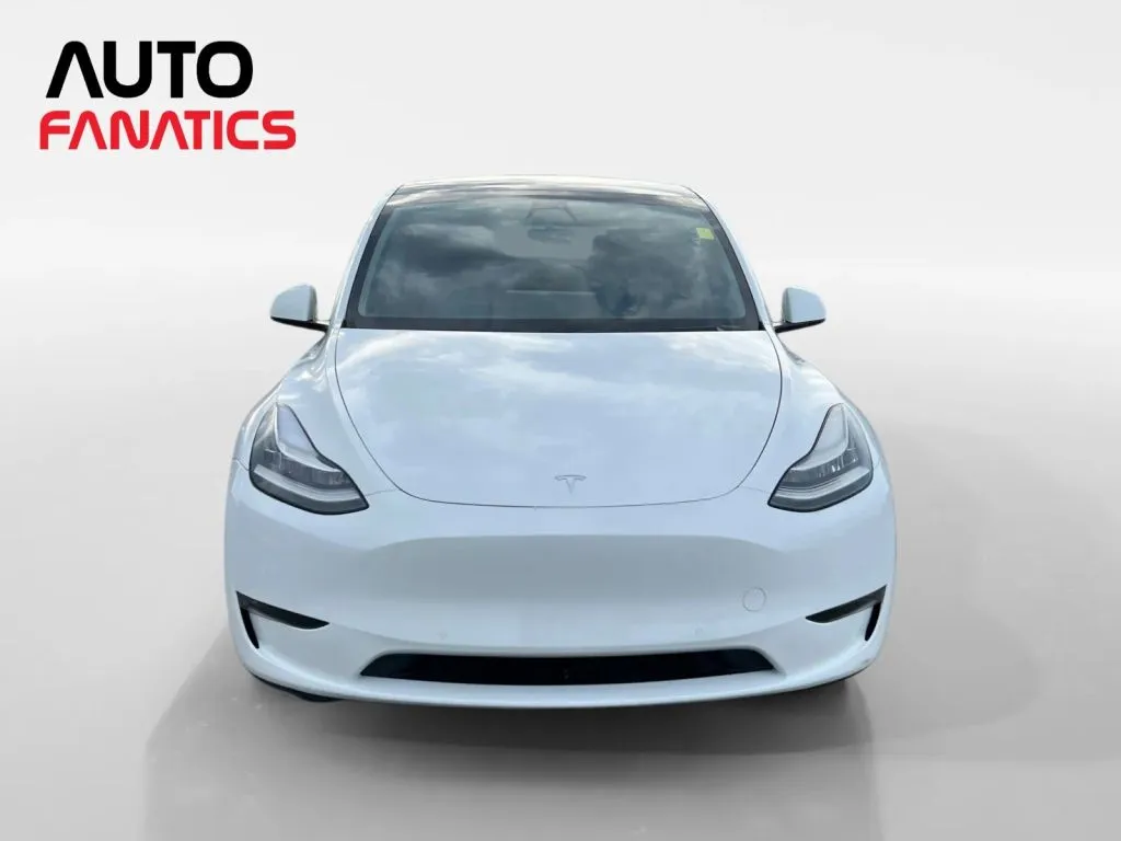Tesla Model Y photo 9