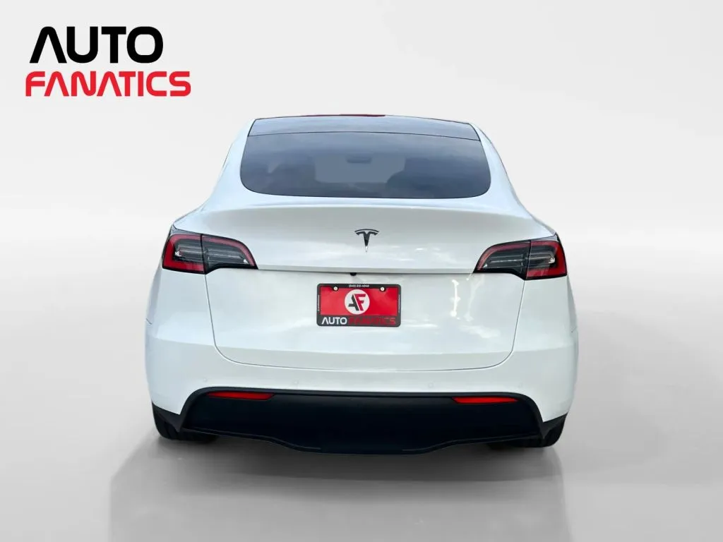Tesla Model Y photo 4