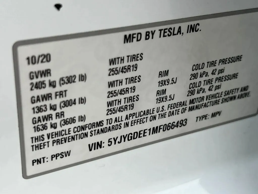 Tesla Model Y photo 29