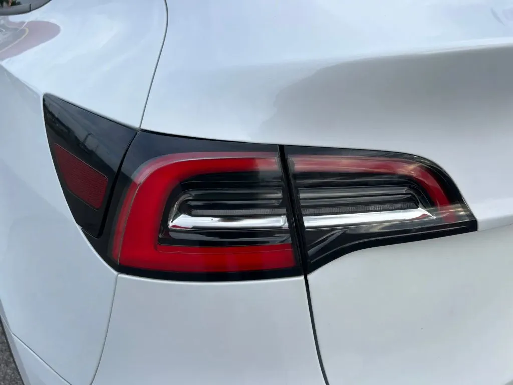 Tesla Model Y photo 38