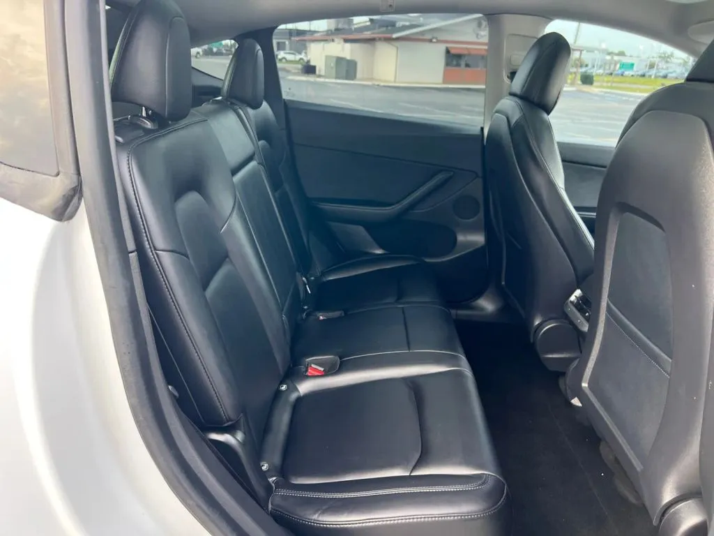 Tesla Model Y photo 18