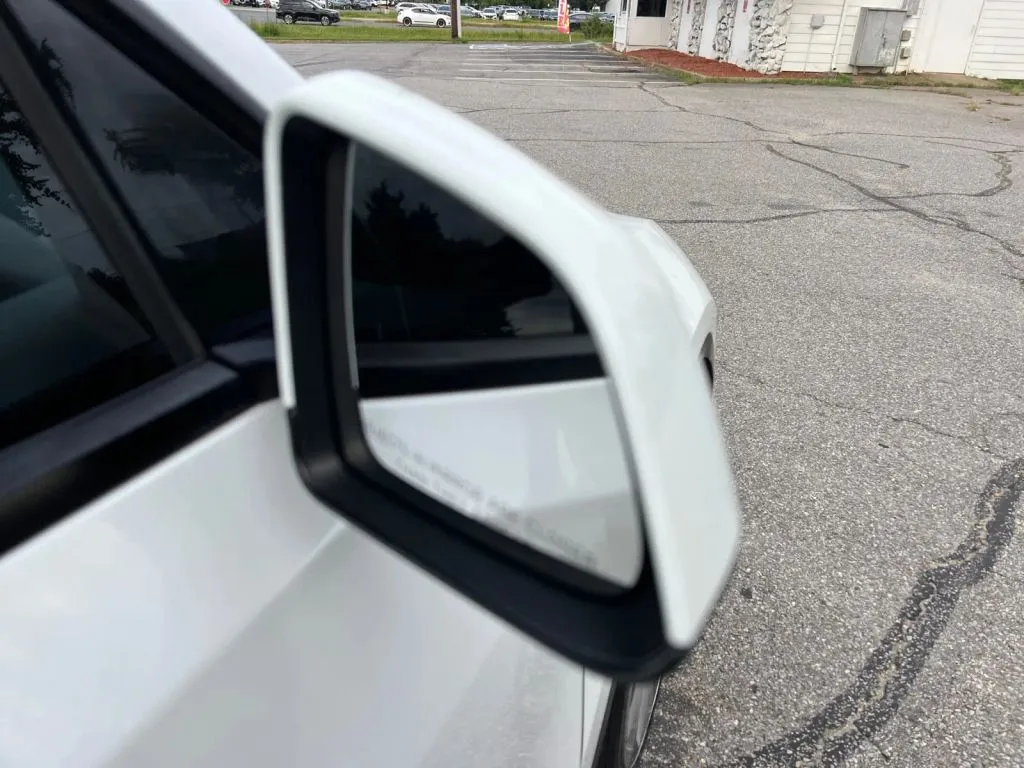 Tesla Model Y photo 35